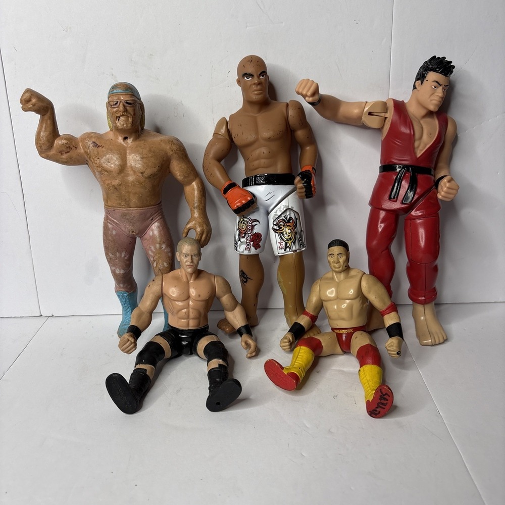 WRESTLING FIGURINES Lot ‎ of 5 Includes Hogan